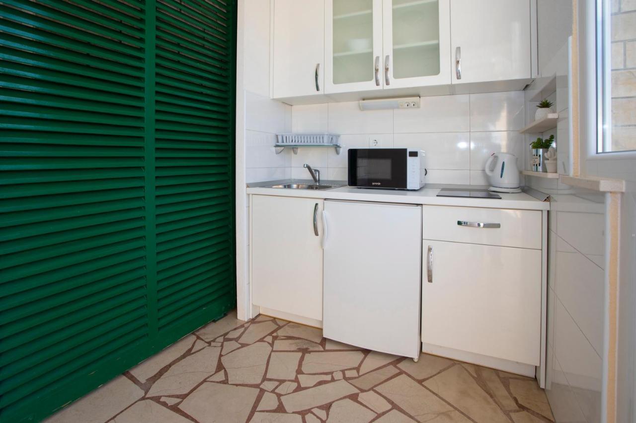 Villa Milenka - Apartmani Gorana Tučepi Buitenkant foto