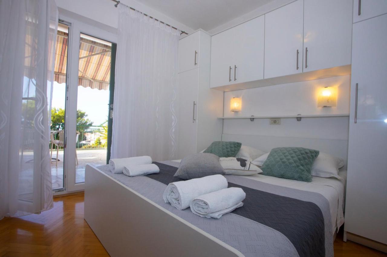 Villa Milenka - Apartmani Gorana Tučepi Buitenkant foto