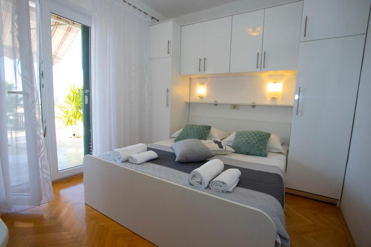Villa Milenka - Apartmani Gorana Tučepi Buitenkant foto