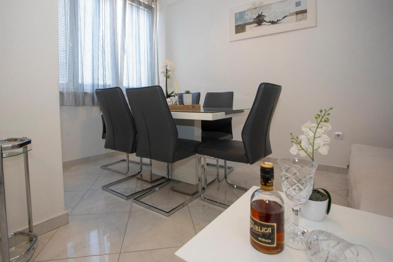 Villa Milenka - Apartmani Gorana Tučepi Buitenkant foto