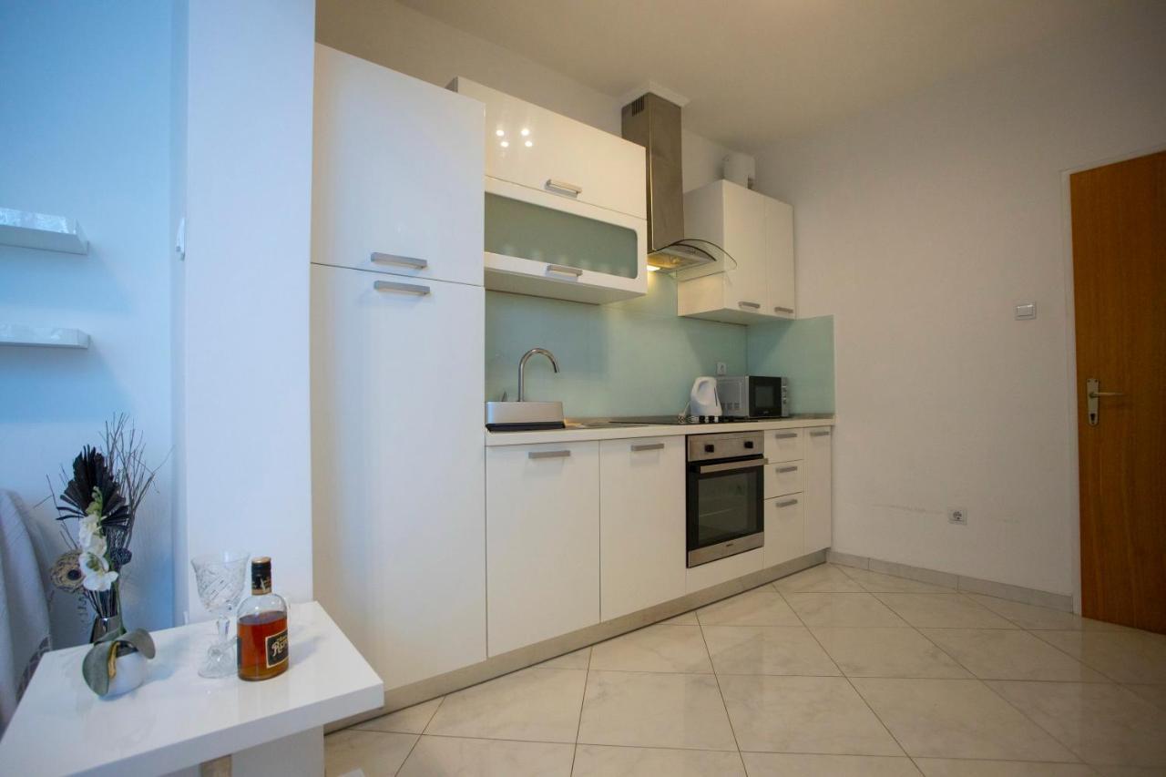 Villa Milenka - Apartmani Gorana Tučepi Buitenkant foto