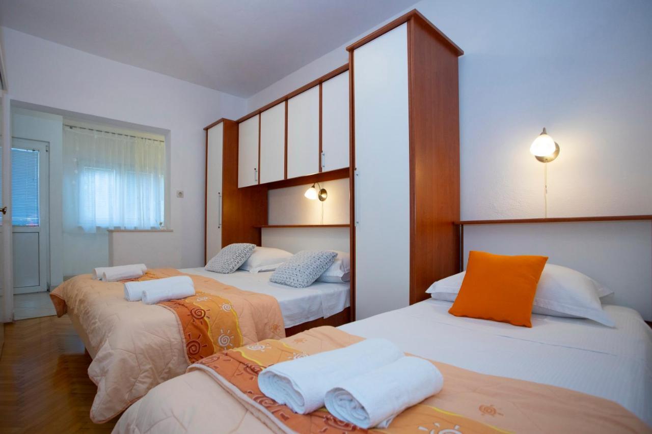 Villa Milenka - Apartmani Gorana Tučepi Buitenkant foto