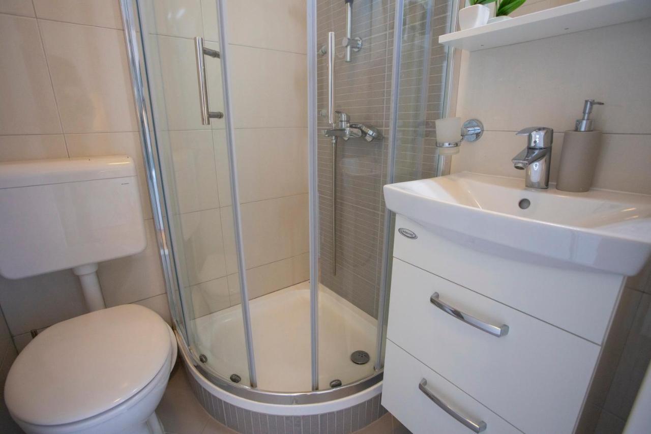 Villa Milenka - Apartmani Gorana Tučepi Buitenkant foto