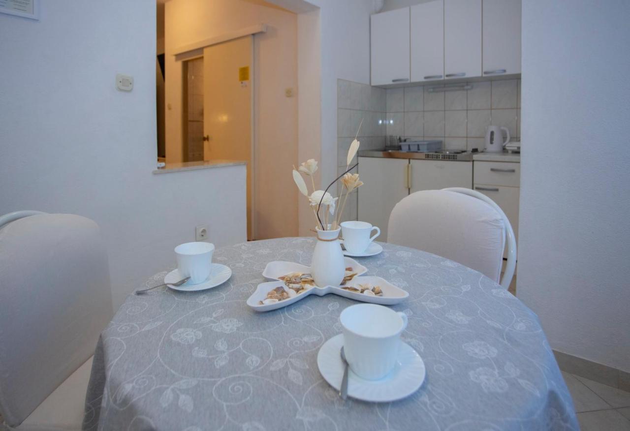 Villa Milenka - Apartmani Gorana Tučepi Buitenkant foto
