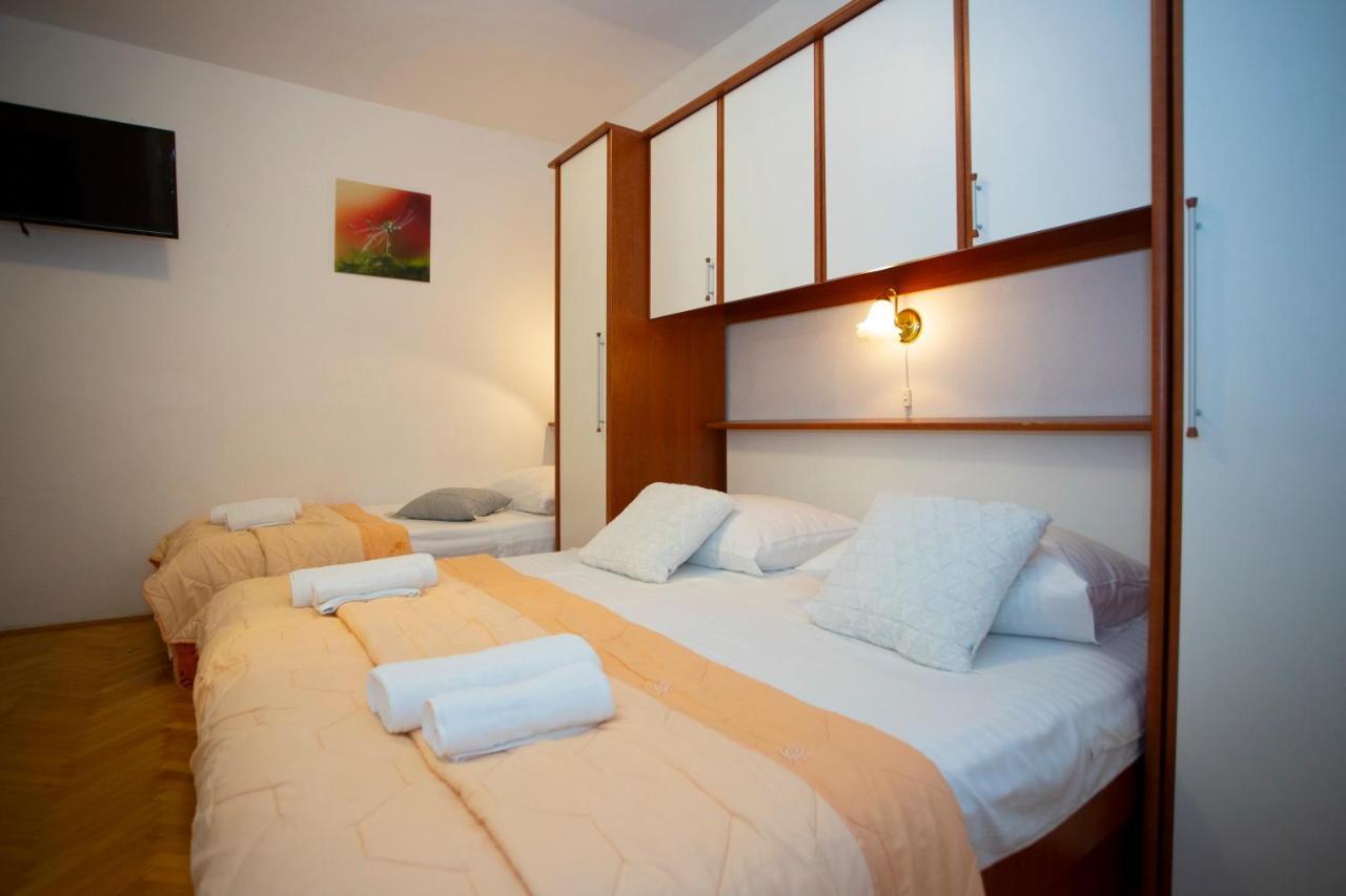 Villa Milenka - Apartmani Gorana Tučepi Buitenkant foto