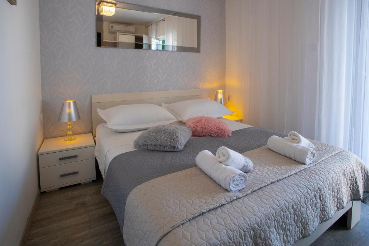 Villa Milenka - Apartmani Gorana Tučepi Buitenkant foto