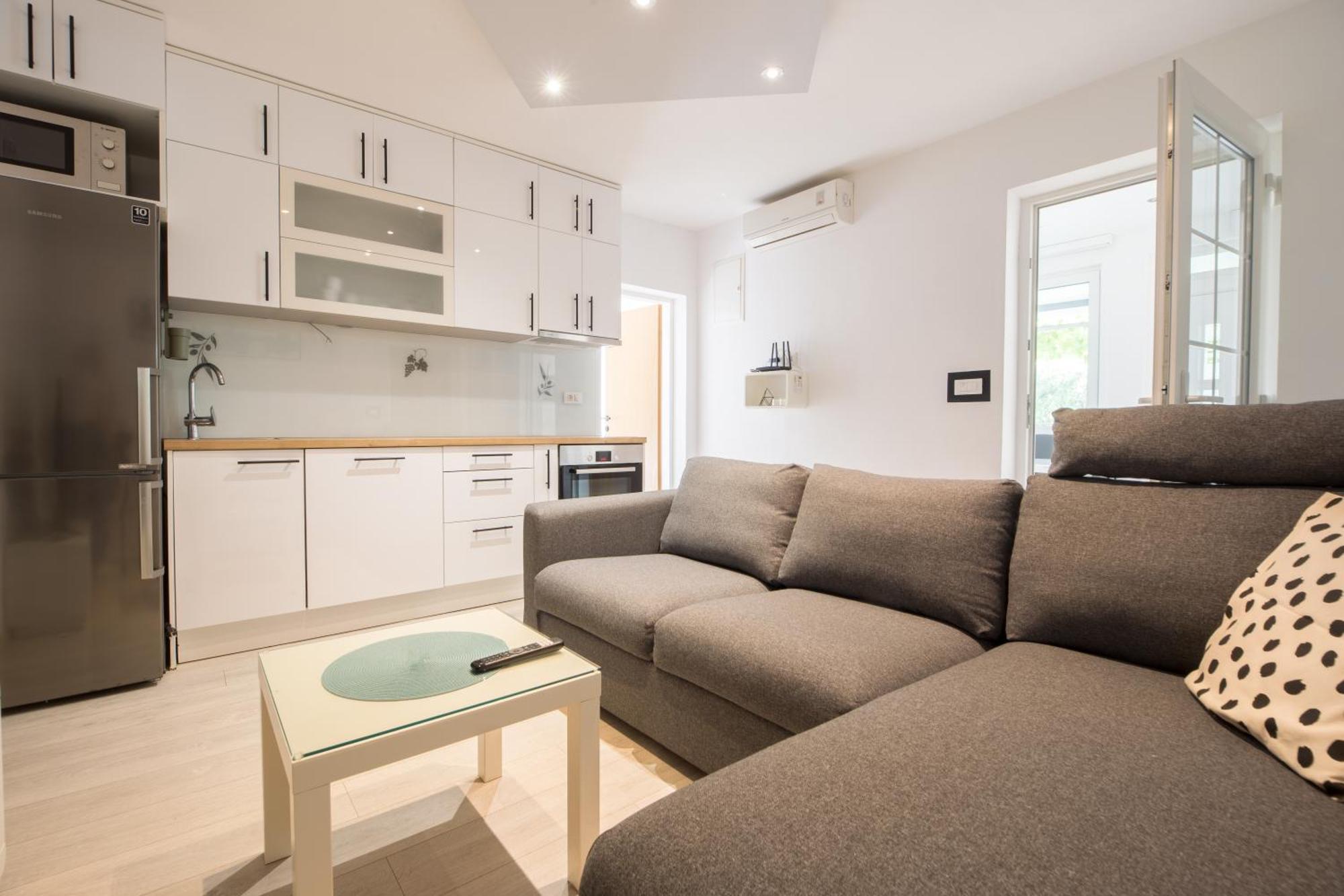 Villa Milenka - Apartmani Gorana Tučepi Kamer foto