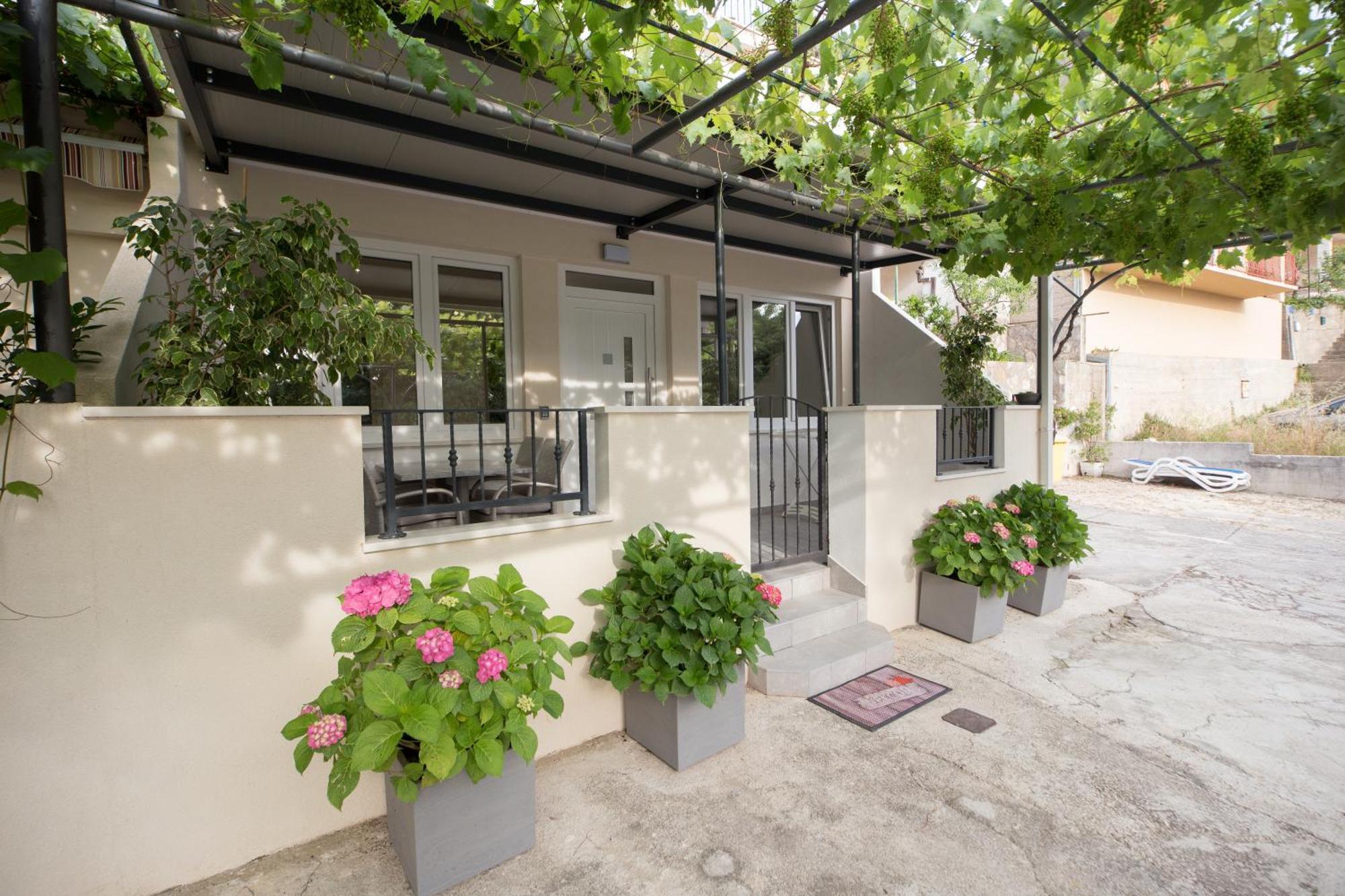 Villa Milenka - Apartmani Gorana Tučepi Kamer foto